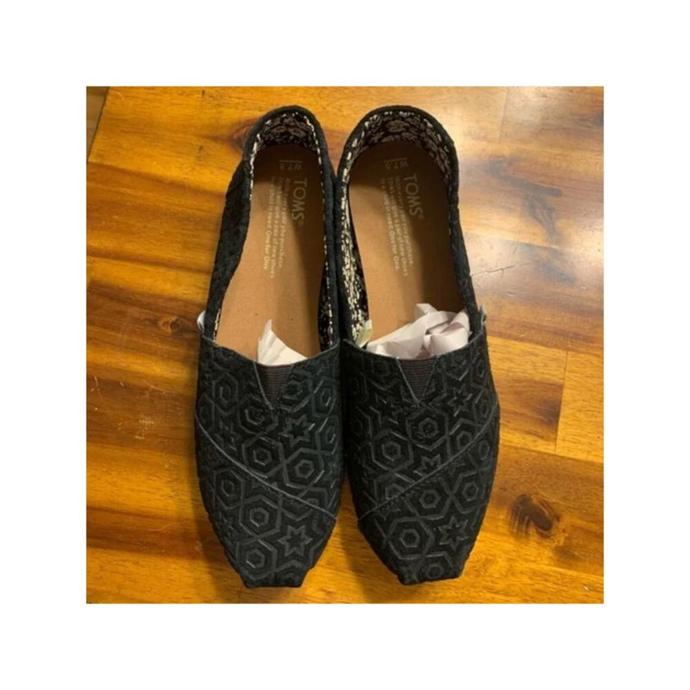 NWOB TOMS Womens Black Geometric Round Toe Slip On Alpargata Shoes 9